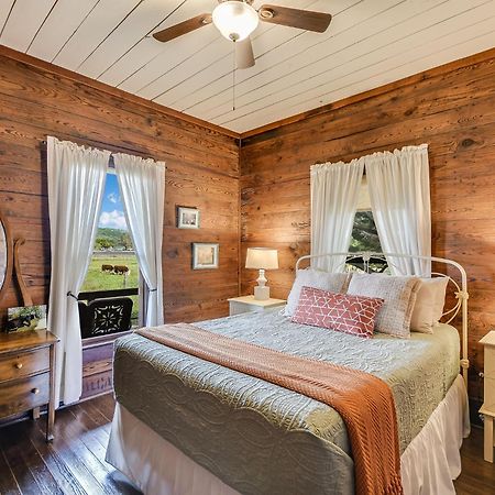 Montesino Ranch Lodging Villa Wimberley Exterior photo